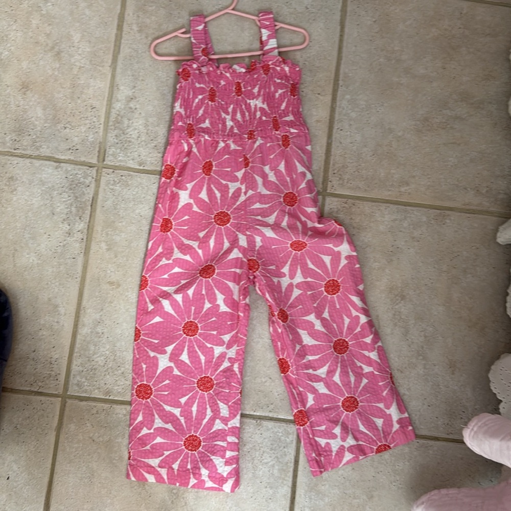 Zara 4/5 Romper, perfect for Spring, very fun and cute pink and white.